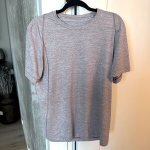 OUTDOOR VOICES MENS MEDIUM GREY SHORT SLEEVE TEE -GREAT CONDITION!
